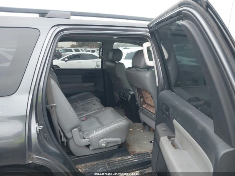 Toyota Sequoia 5.7l Sr5 5.7L V8, снимка 8 - Автомобили и джипове - 53324439