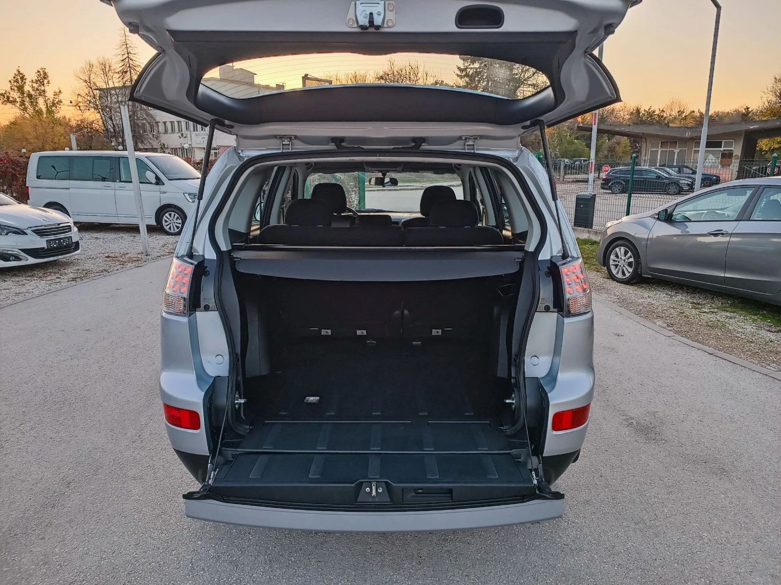 Mitsubishi Outlander 2.4i-170кс-ШВЕЙЦАРИЯ-РЪЧКА-4Х4 - изображение 5