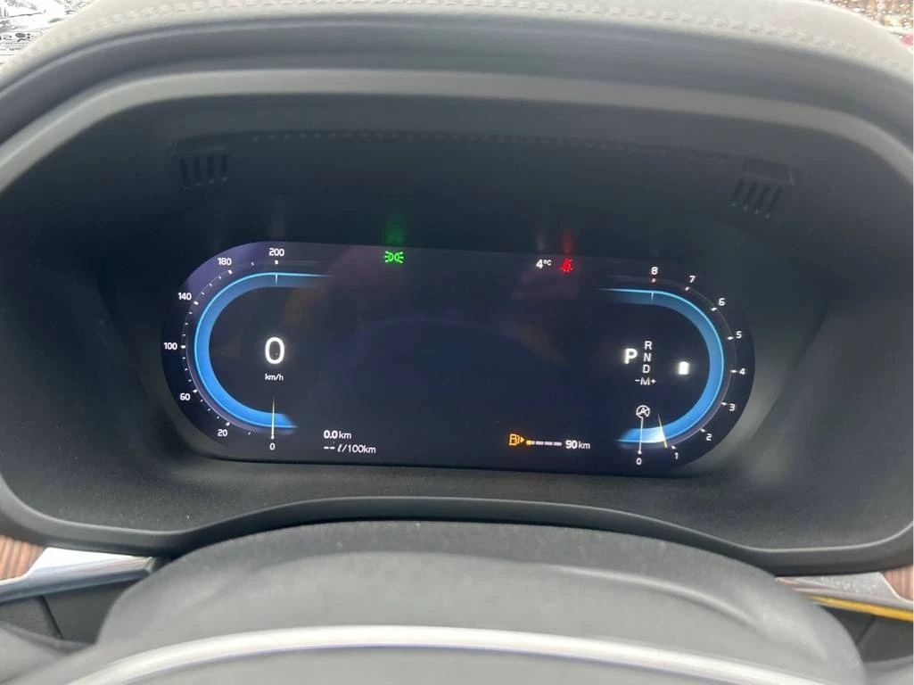 Volvo XC60 Ultimate Dark Theme  CARFAX - изображение 8