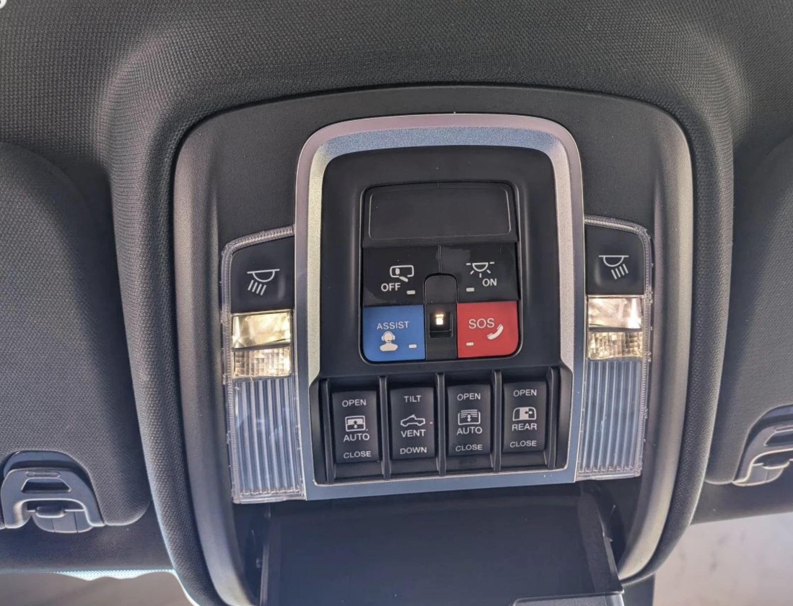 Dodge RAM 1500 Sport Night edition 5.7 HEMI, снимка 6 - Автомобили и джипове - 53989383