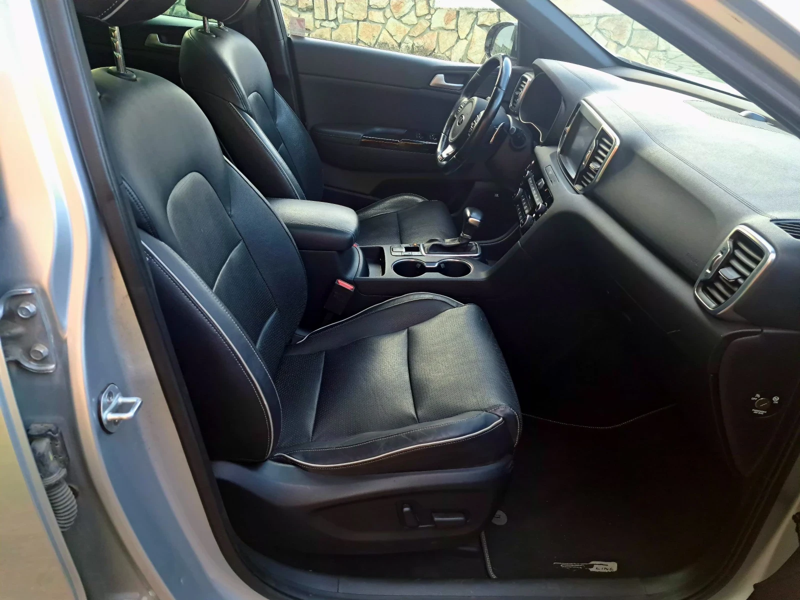 Kia Sportage 1.6 T-GDI, снимка 14 - Автомобили и джипове - 54543124