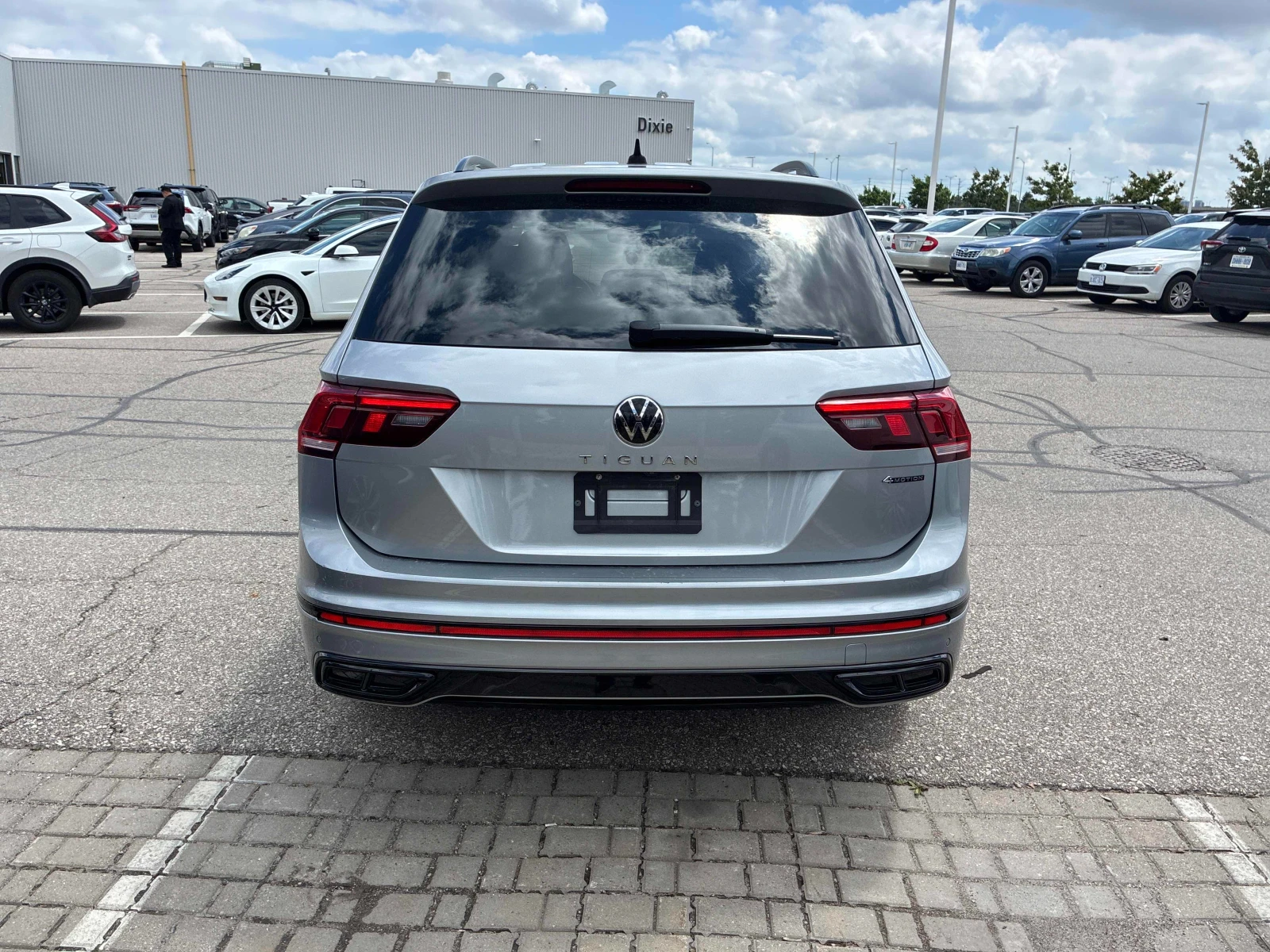 VW Tiguan R-Line Black Edition, снимка 3 - Автомобили и джипове - 54865425
