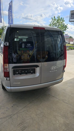 Hyundai Staria 3 Seats Exclusive TWIN SWING 1.6 GDI HEV 6AT/2 | Mobile.bg � ����� ������ 4