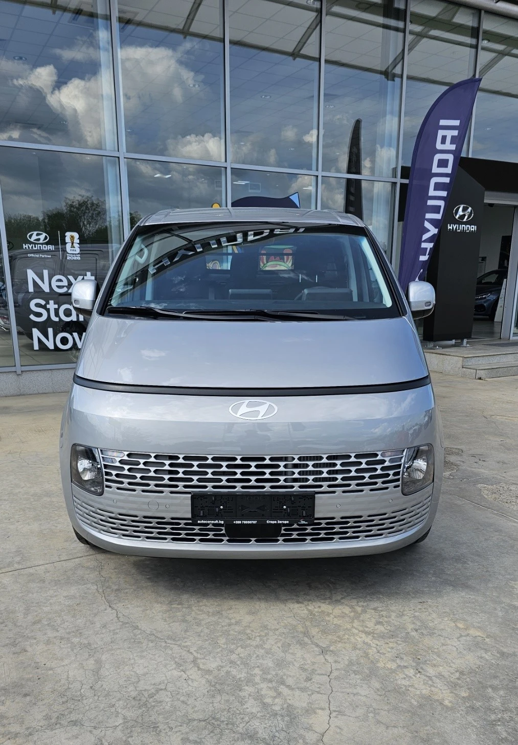 Hyundai Staria 3 Seats Exclusive TWIN SWING 1.6 GDI HEV 6AT/2
