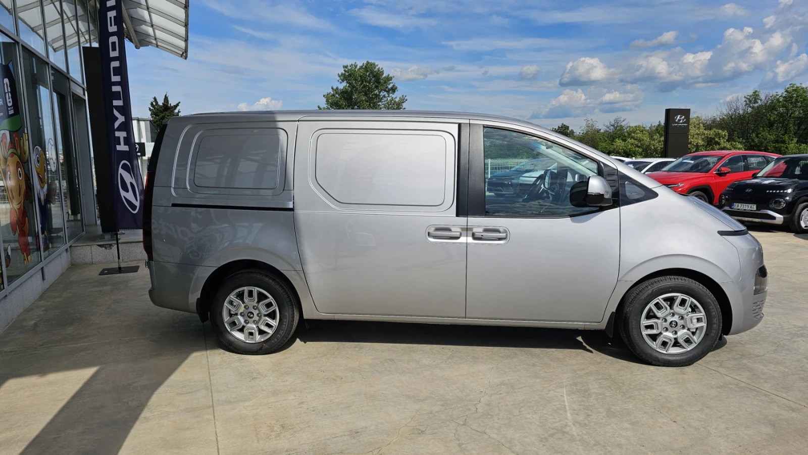 Hyundai Staria 3 Seats Exclusive TWIN SWING 1.6 GDI HEV 6AT/2, снимка 3 - Бусове и автобуси - 54627572
