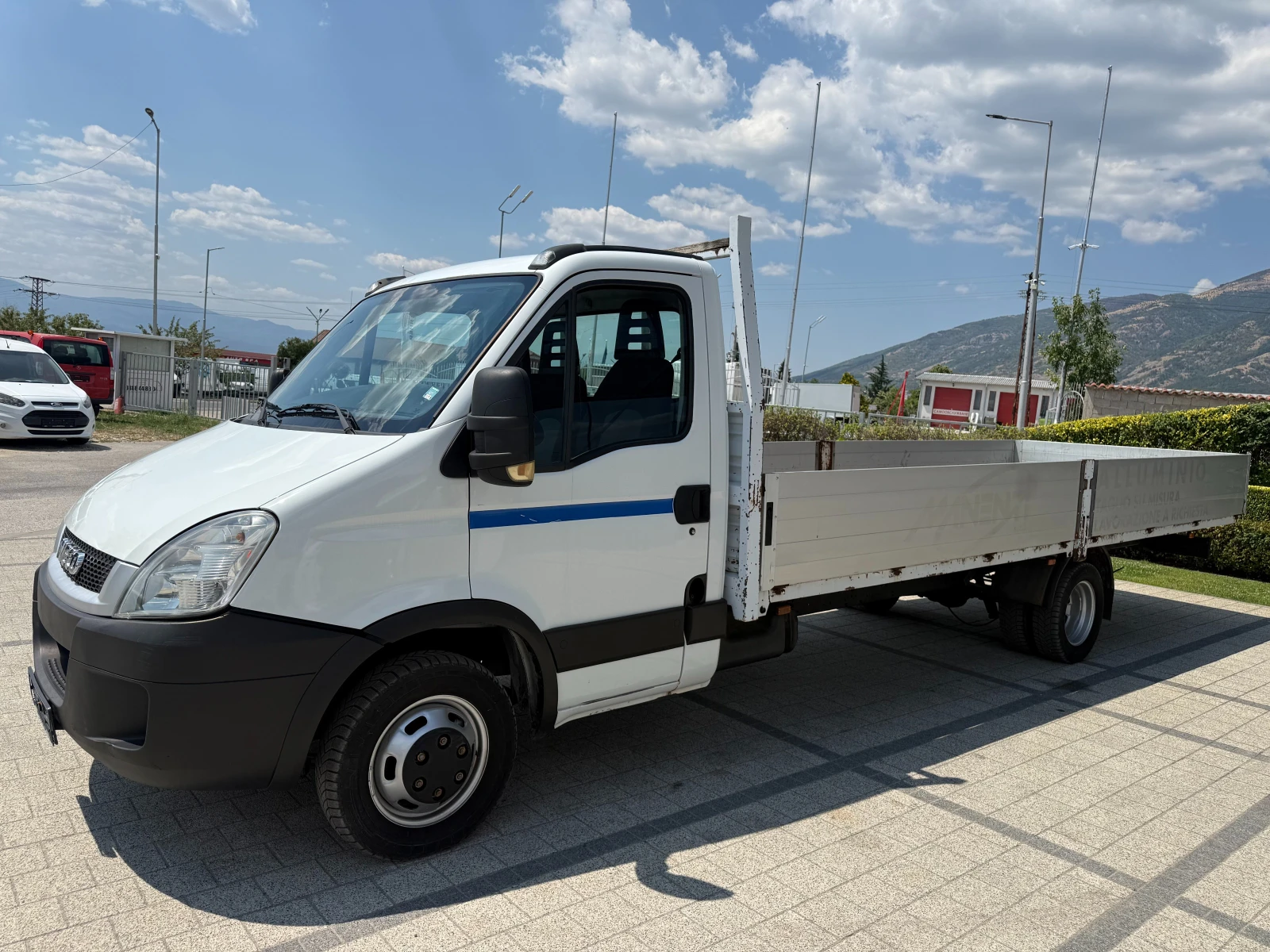 Iveco Daily 35C18 3.0HPI до 3.5т. 6.10м. Климатроник , снимка 3 - Бусове и автобуси - 55542386