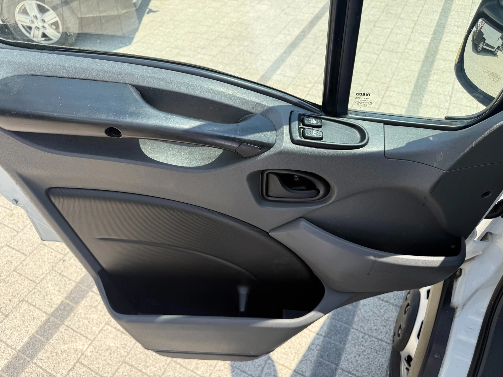 Iveco Daily 35C18 3.0HPI до 3.5т. 6.10м. Климатроник , снимка 16 - Бусове и автобуси - 55542386