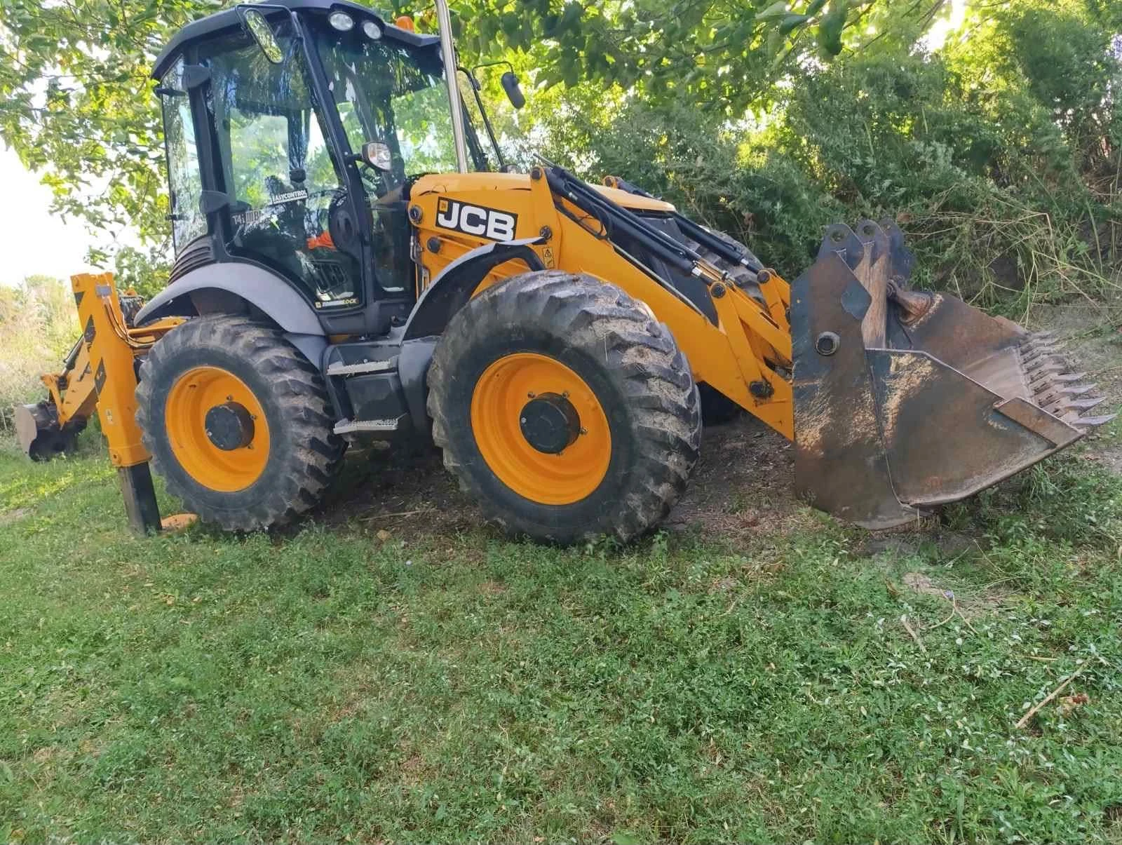 Багер JCB 4CX 