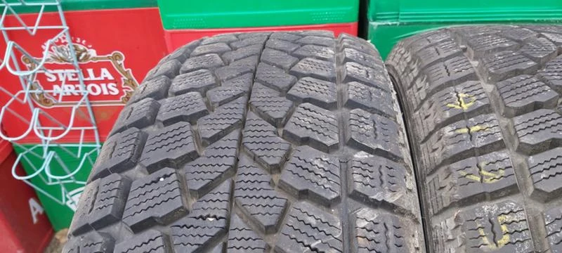 Гуми Зимни 235/60R16, снимка 3 - Гуми и джанти - 30949936