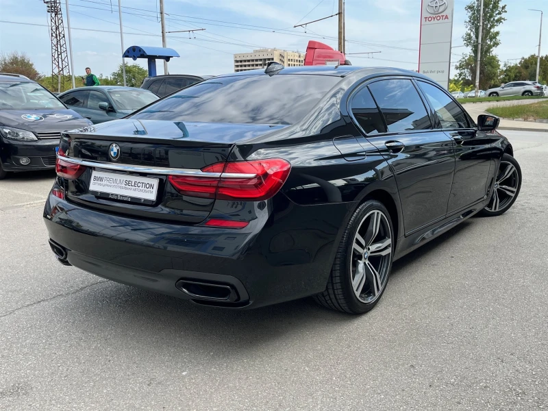 BMW 750 xDrive Sedan, снимка 2 - Автомобили и джипове - 47969659