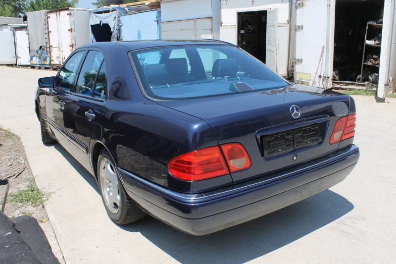 Mercedes-Benz E 200 НА ЧАСТИ, ИТАЛИЯ, НОВ ВНОС, снимка 3 - Автомобили и джипове - 50951196