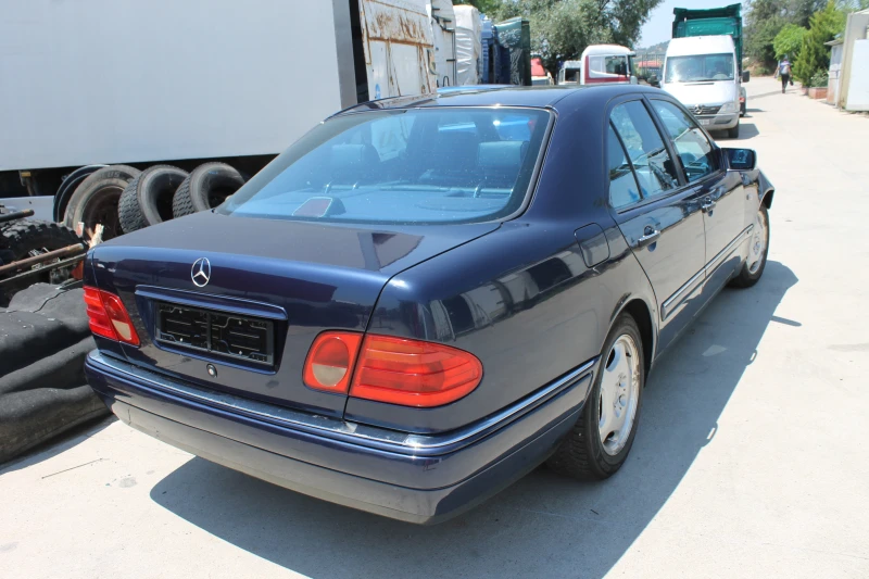 Mercedes-Benz E 200 НА ЧАСТИ, ИТАЛИЯ, НОВ ВНОС, снимка 4 - Автомобили и джипове - 50951196