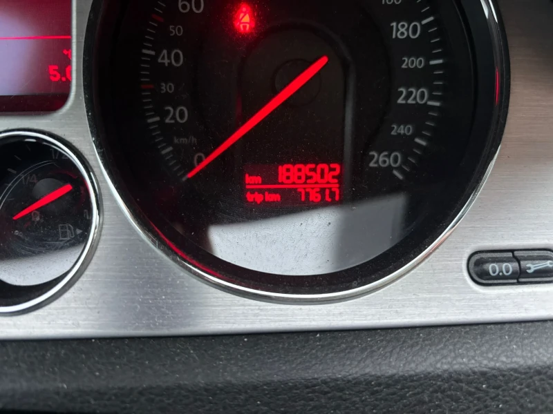 VW Passat като нова фул, снимка 9 - Автомобили и джипове - 51397701