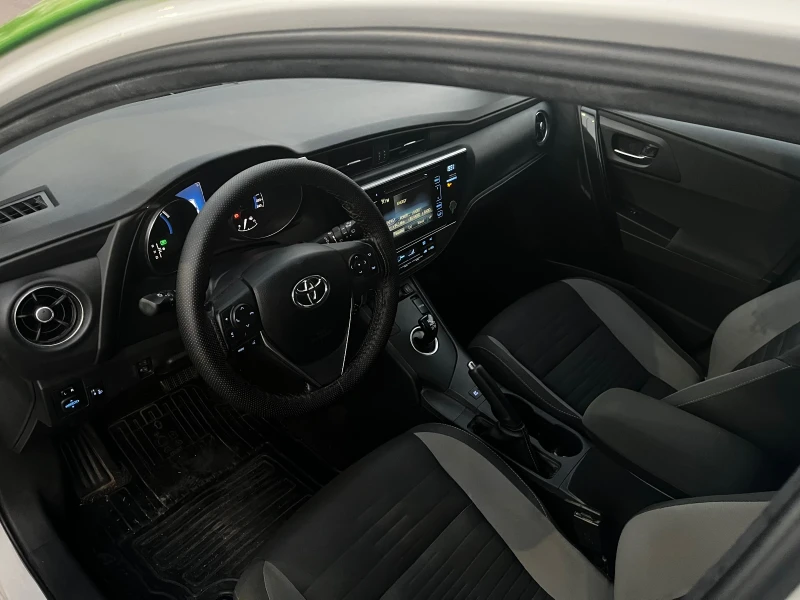 Toyota Auris Хибрид, снимка 10 - Автомобили и джипове - 51725339