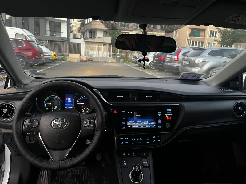 Toyota Auris Хибрид, снимка 9 - Автомобили и джипове - 51725339