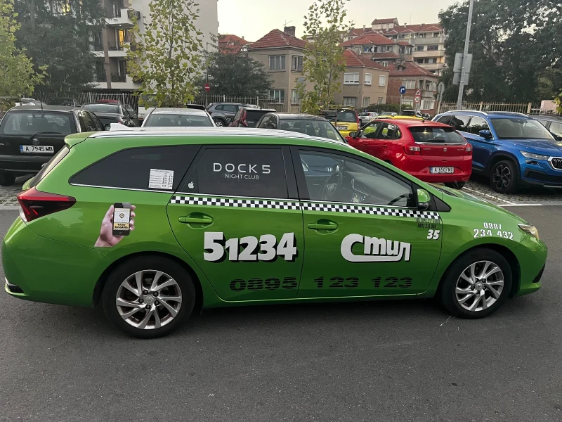 Toyota Auris Хибрид, снимка 6 - Автомобили и джипове - 51725339