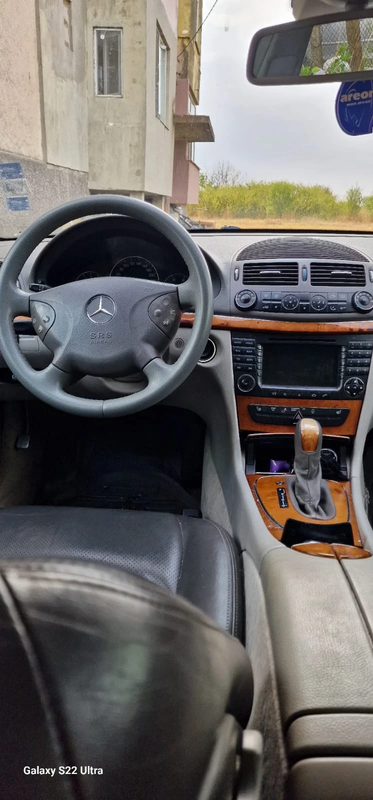 Mercedes-Benz E 220, снимка 8 - Автомобили и джипове - 46970853