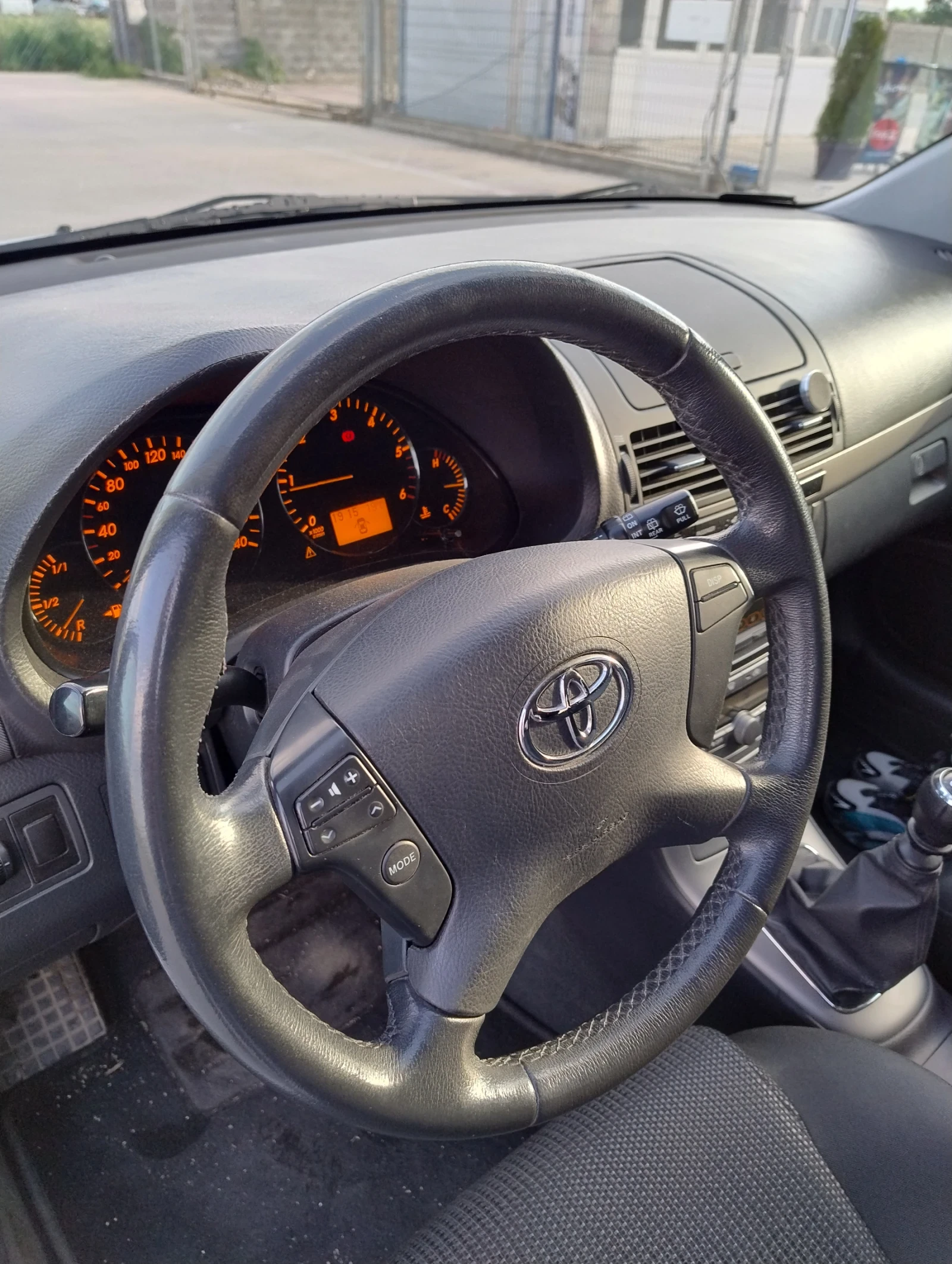 Toyota Avensis 2.0 126 - изображение 10