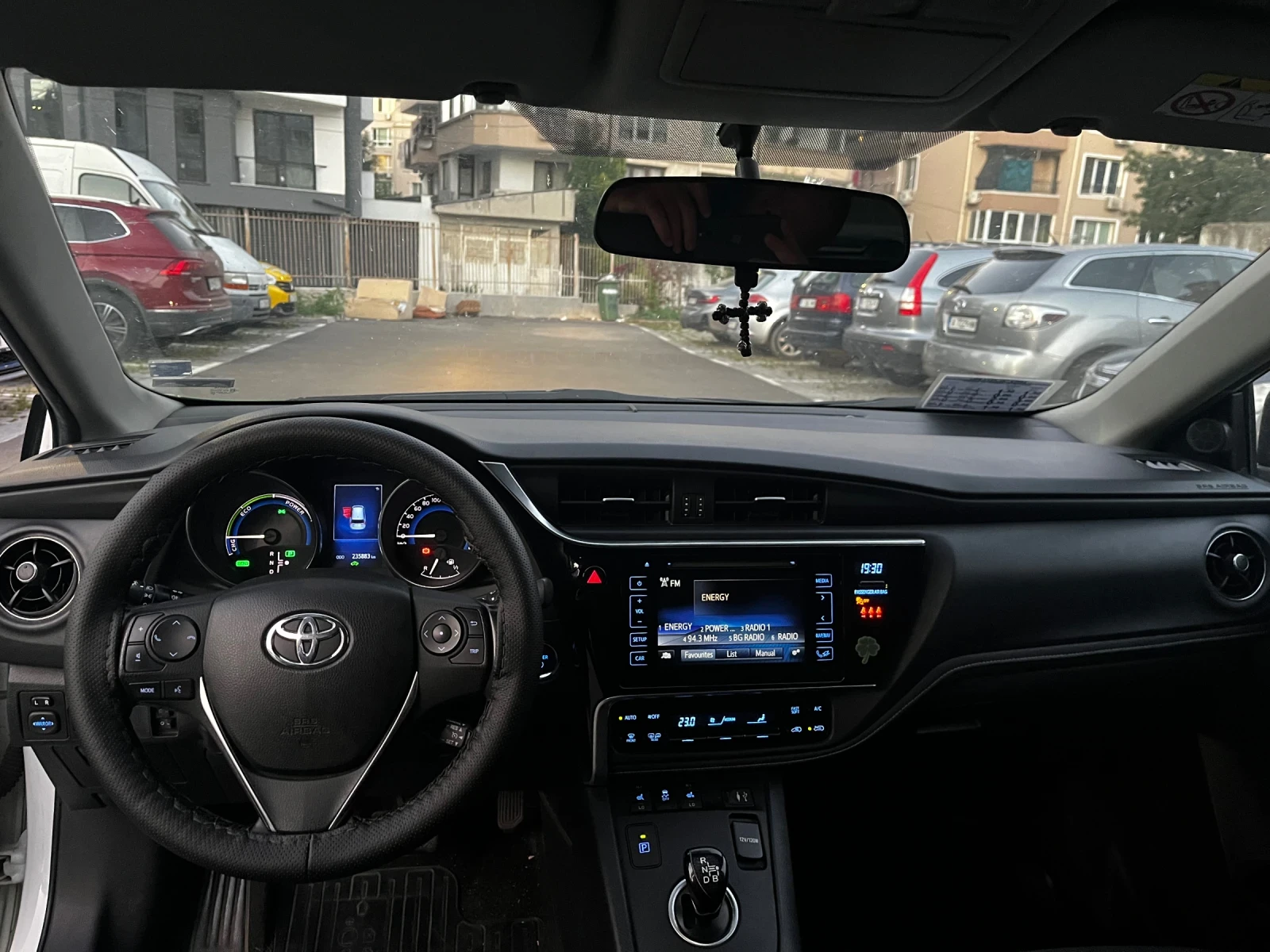 Toyota Auris Хибрид - изображение 9