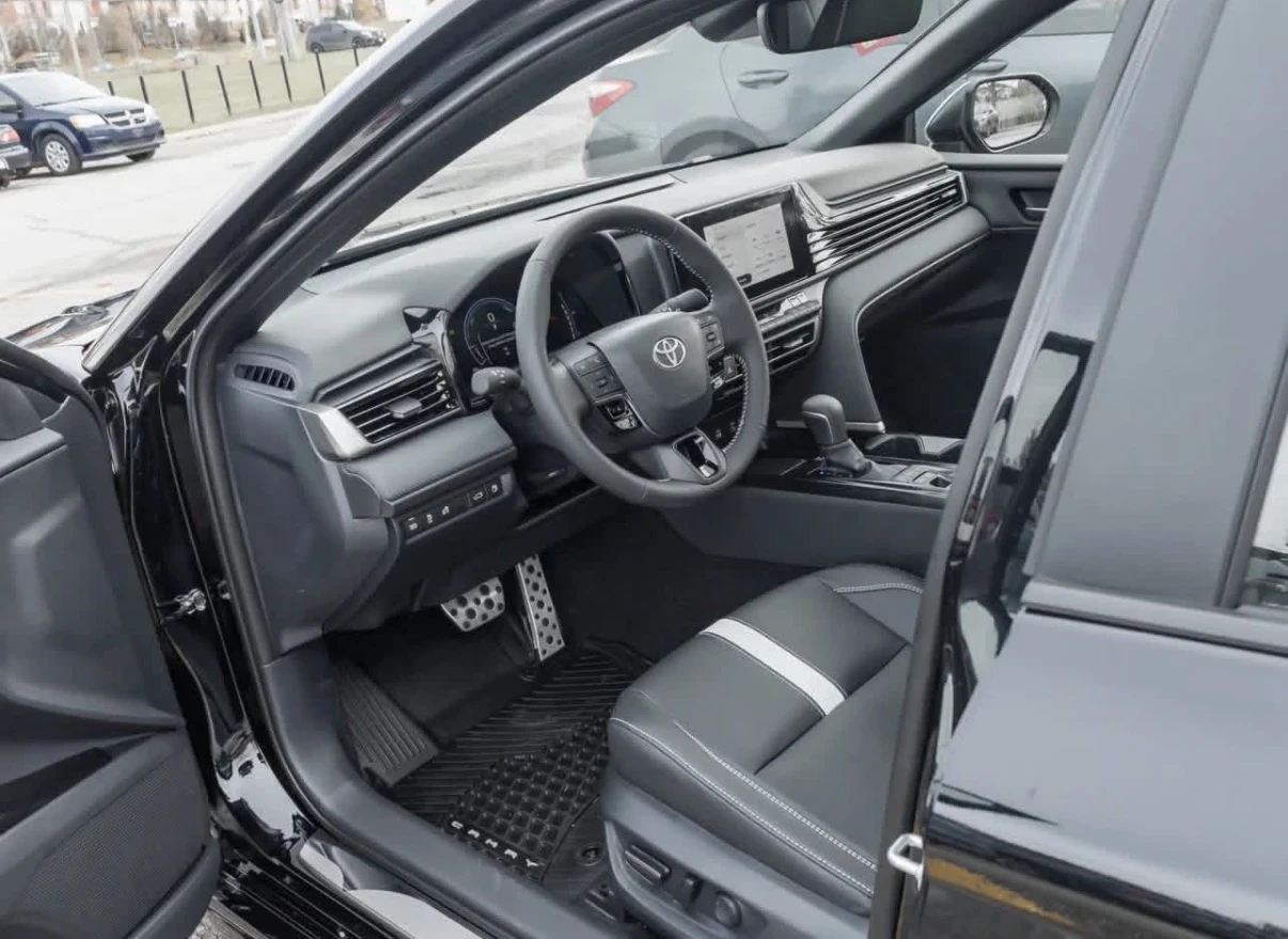 Toyota Camry HYBRID AWD * * CARFAX * * АВТО КРЕДИТ * *  - изображение 5