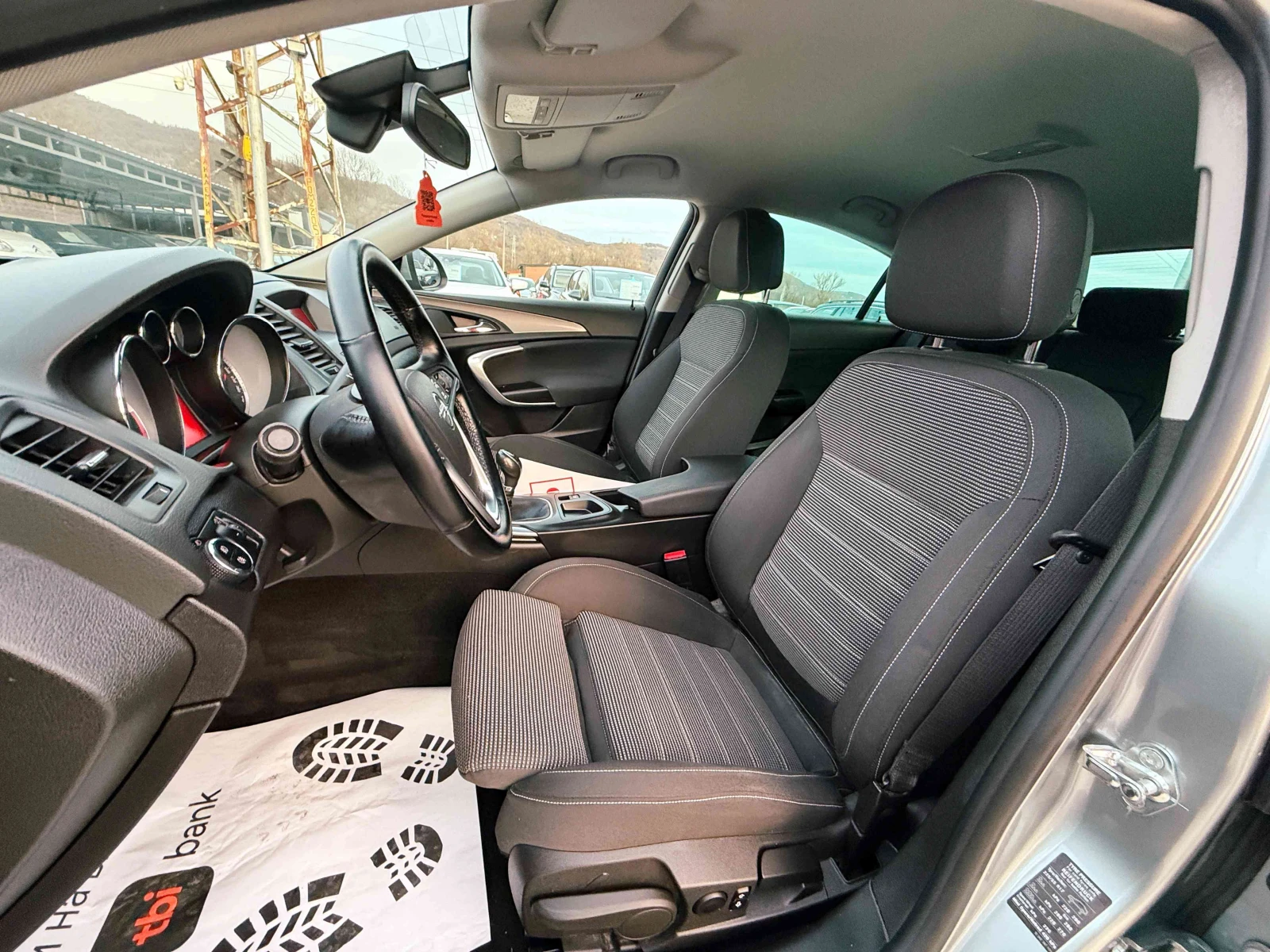 Opel Insignia 2.0CDTi 110hp, снимка 8 - Автомобили и джипове - 53353575