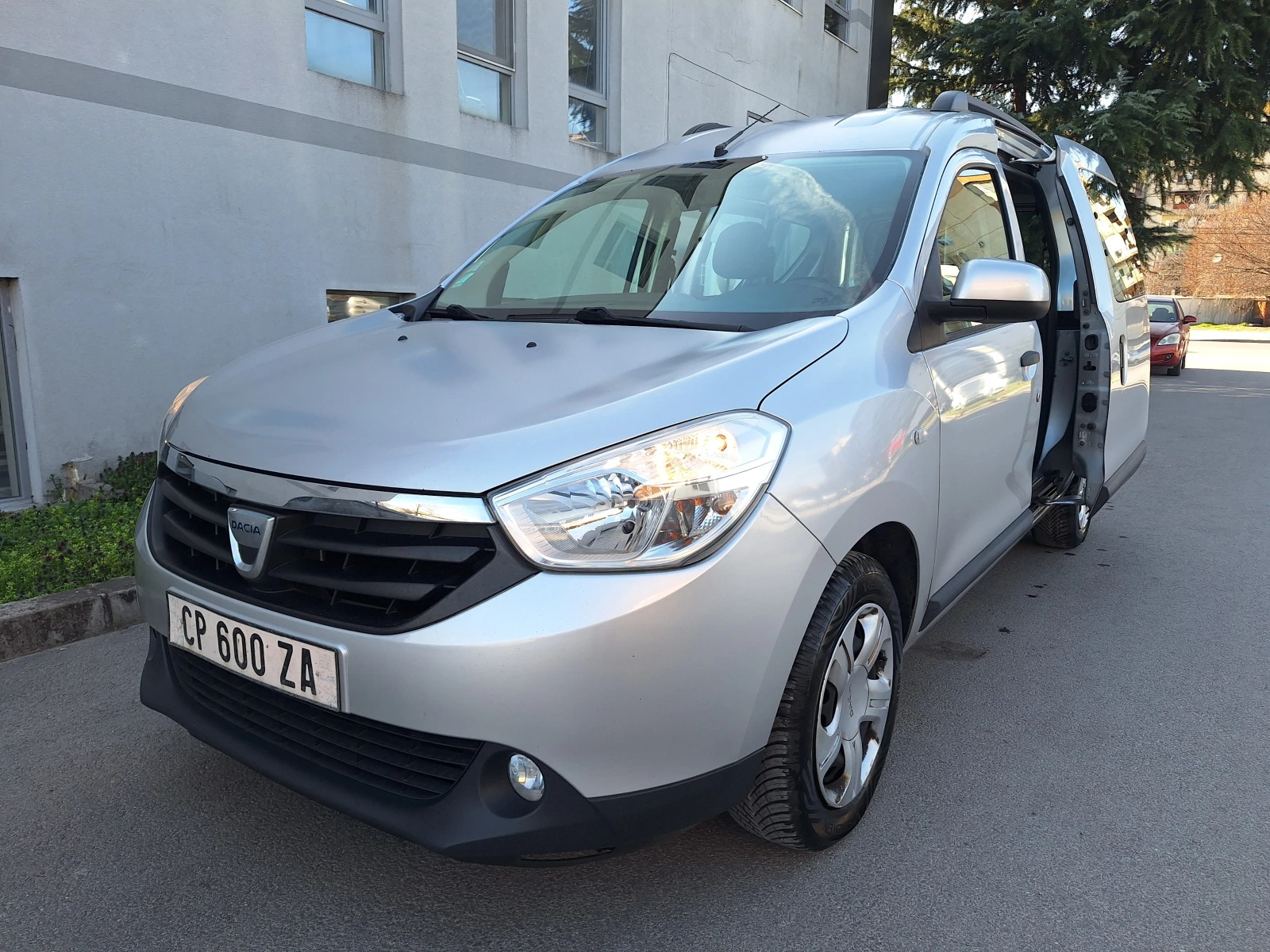 Dacia Dokker 1.5d 90kc, снимка 4 - Автомобили и джипове - 53829996