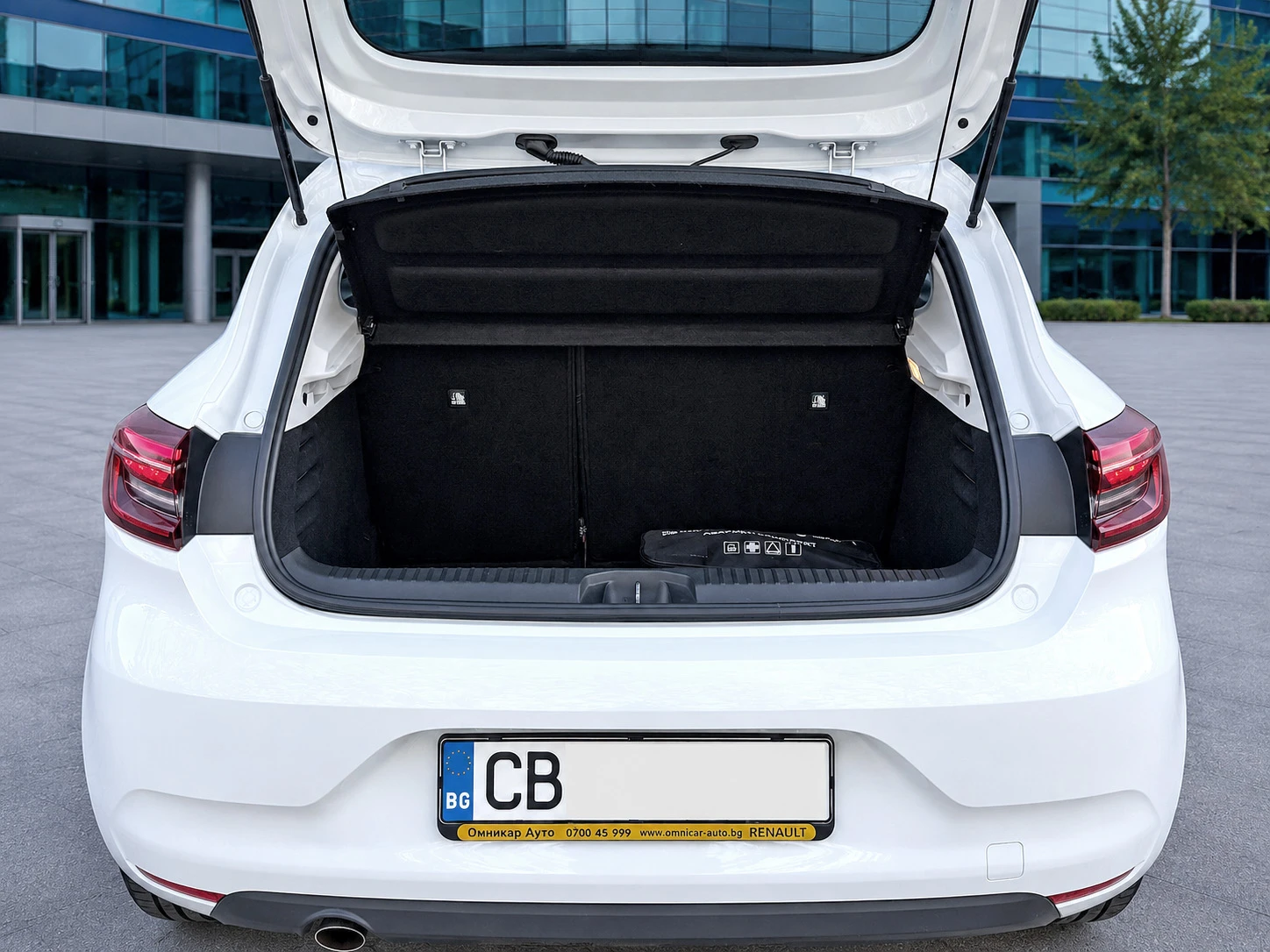 Renault Clio 1.0 SCE Гаранционен!, снимка 13 - Автомобили и джипове - 54267064