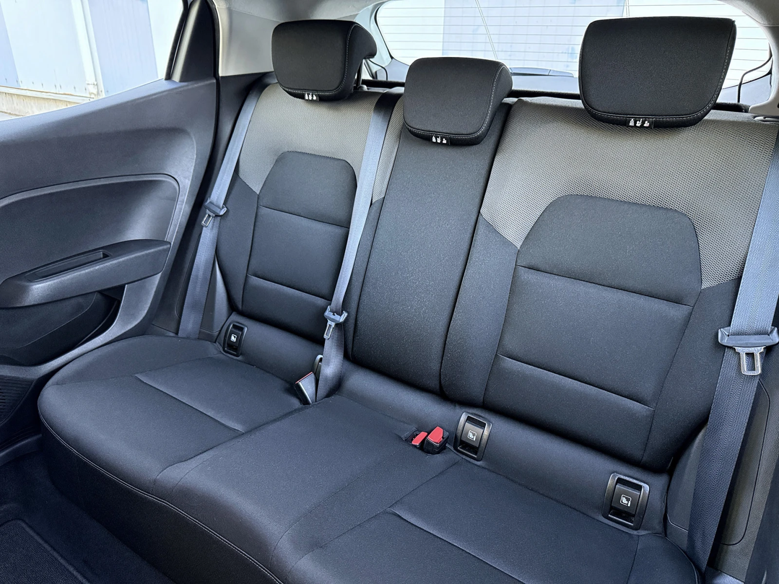 Renault Clio 1.0 SCE Гаранционен!, снимка 12 - Автомобили и джипове - 54267064