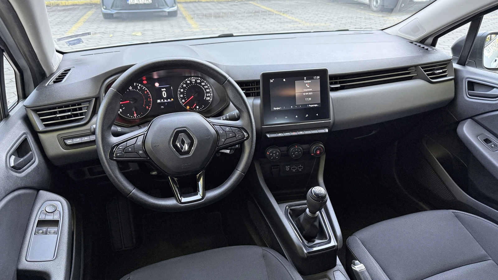 Renault Clio 1.0 SCE Гаранционен!, снимка 8 - Автомобили и джипове - 54267064