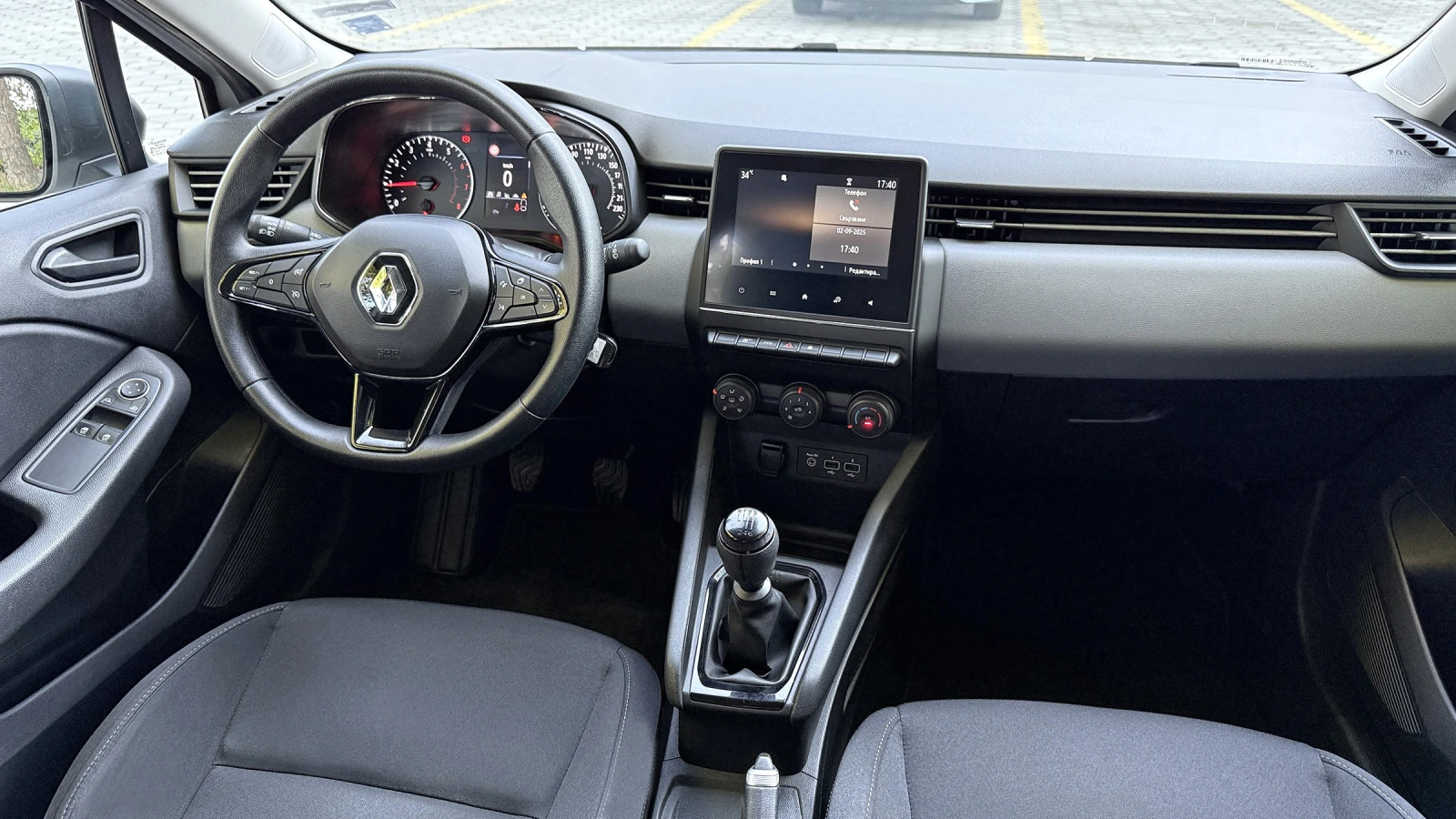 Renault Clio 1.0 SCE Гаранционен!, снимка 9 - Автомобили и джипове - 54267064