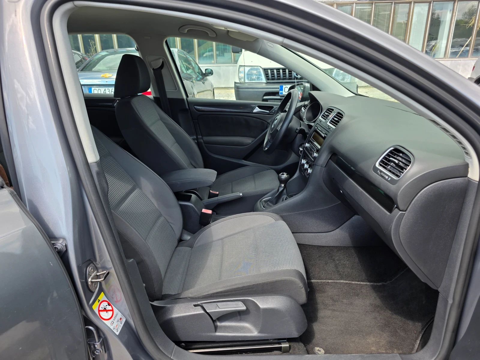 VW Golf 1.6i 102k.c ITALIA GAZ, снимка 14 - Автомобили и джипове - 55469811