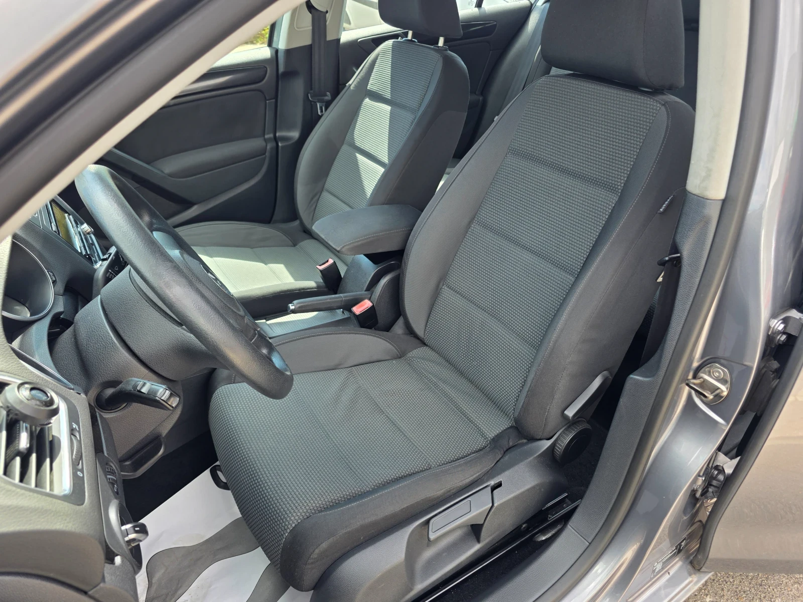 VW Golf 1.6i 102k.c ITALIA GAZ, снимка 10 - Автомобили и джипове - 55469811