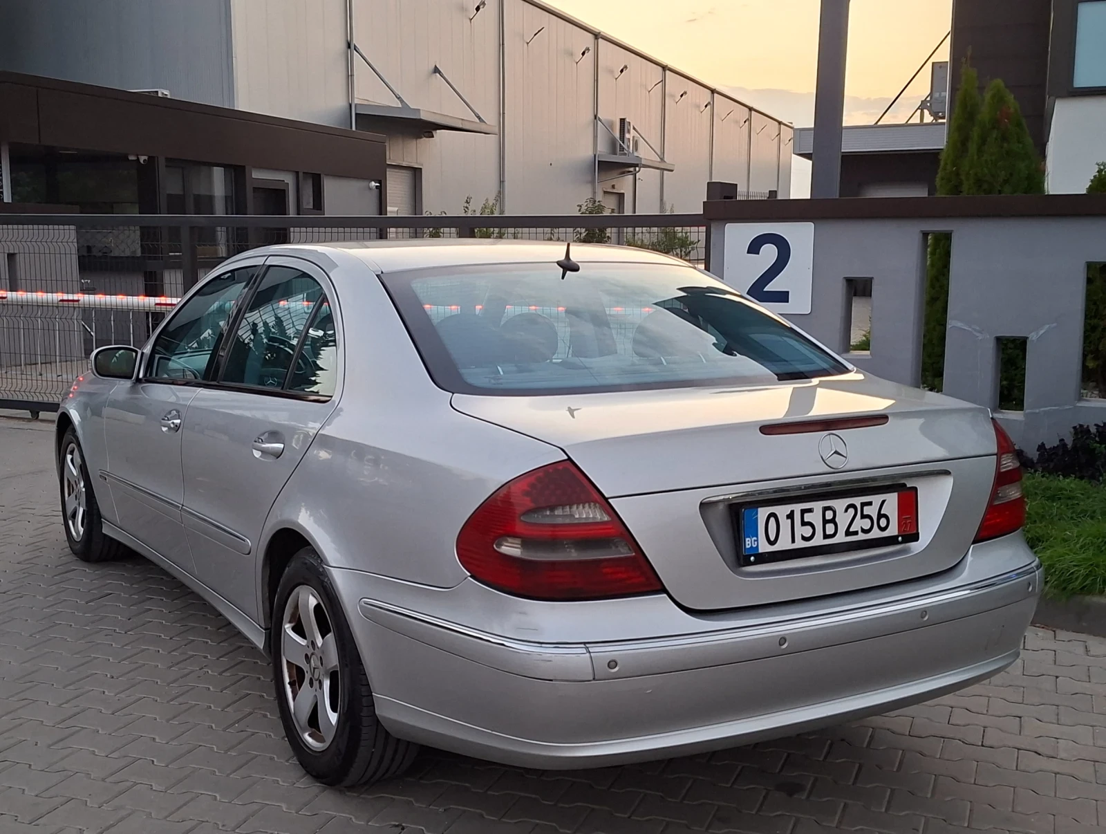 Mercedes-Benz E 270 2.7CDI* (177кс)* AVANTGARDE* НОВ ВНОС* , снимка 9 - Автомобили и джипове - 55891783