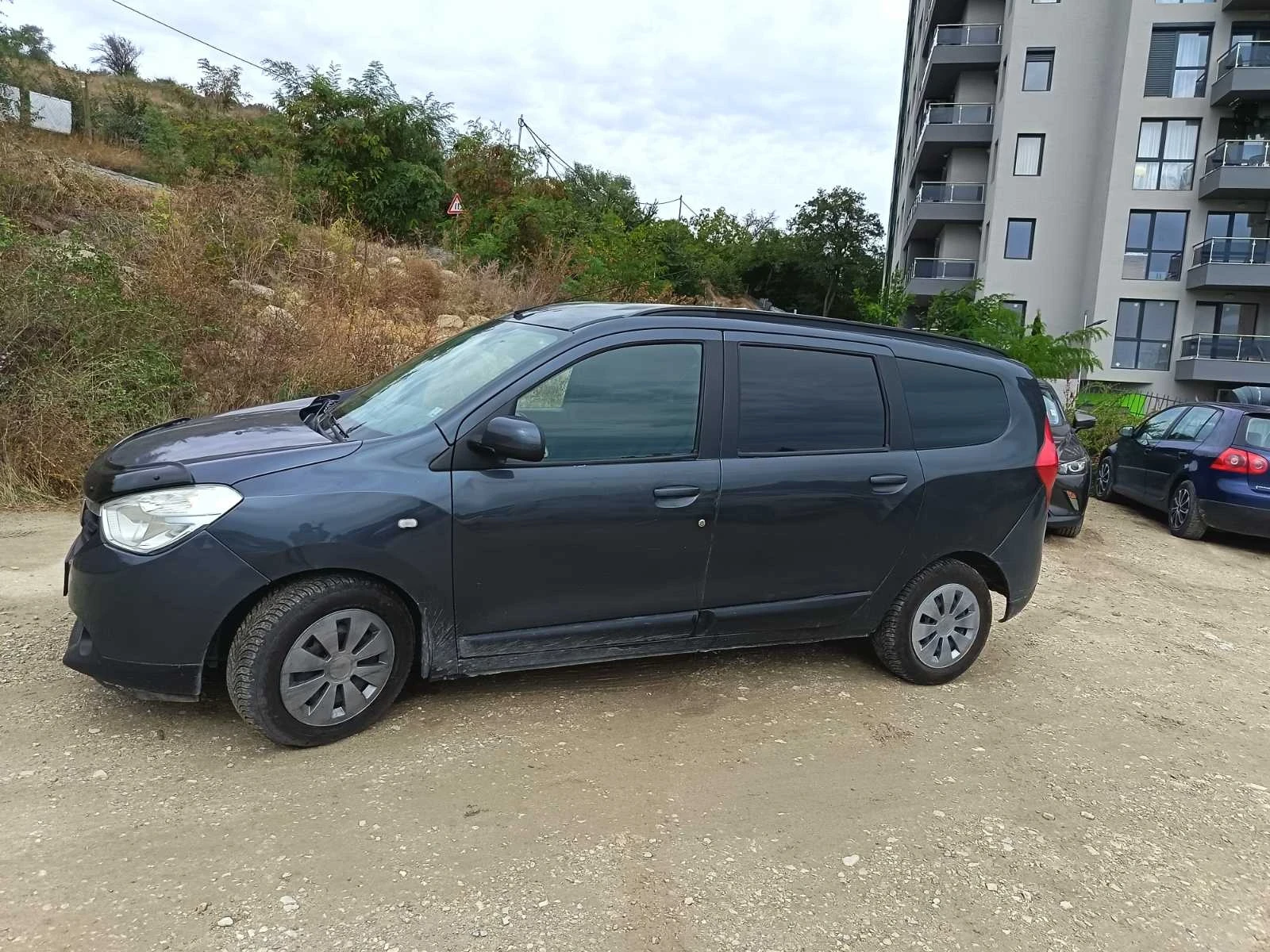 Dacia Lodgy, снимка 3 - Автомобили и джипове - 56272498
