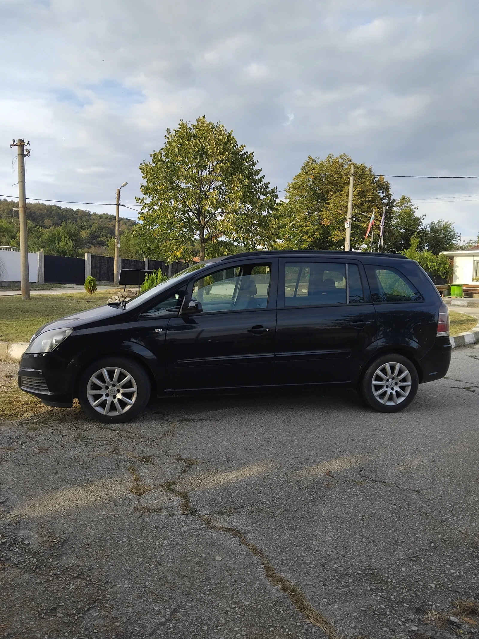 Opel Zafira, снимка 2 - Автомобили и джипове - 56644643