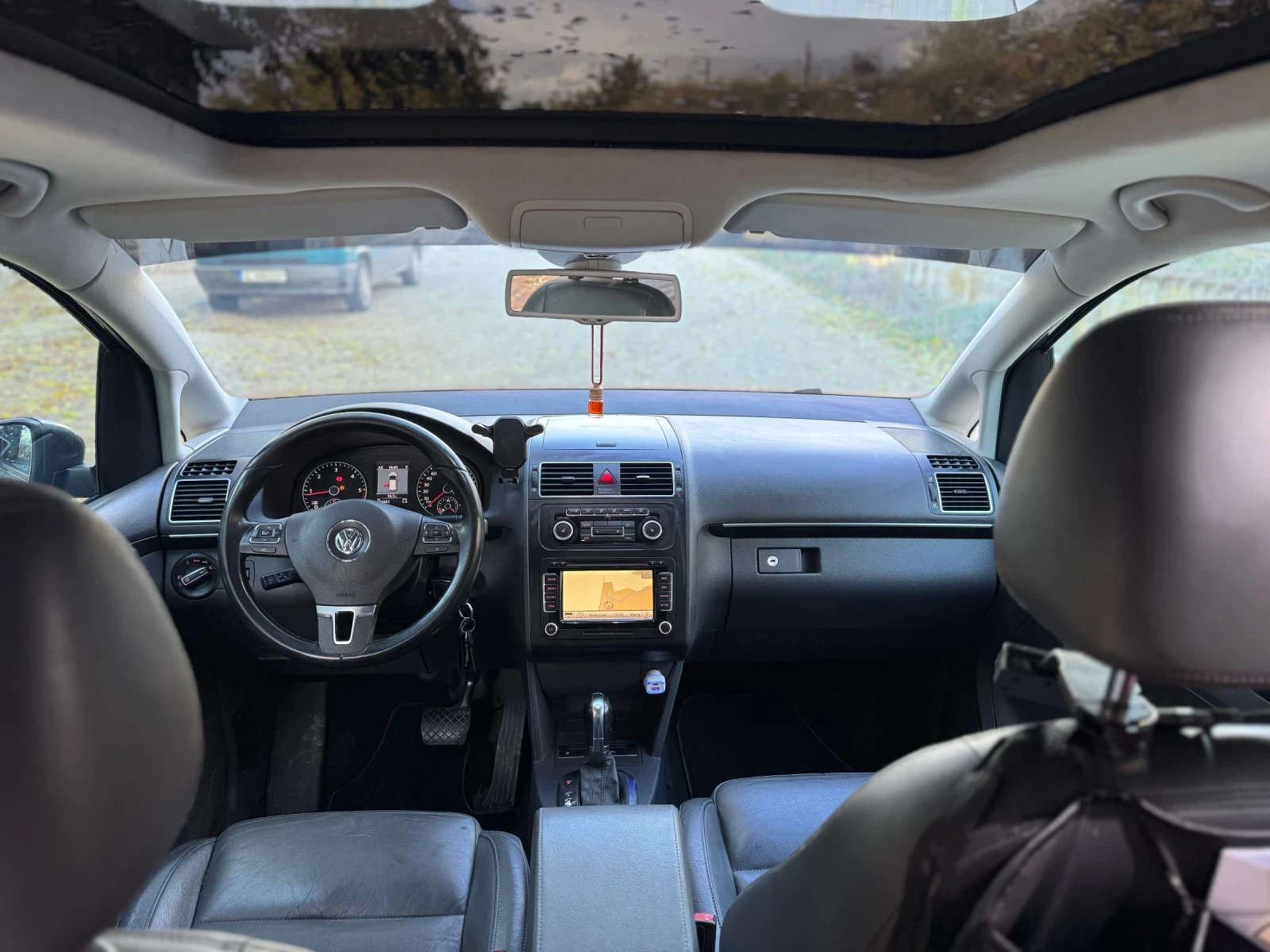 VW Touran, снимка 9 - Автомобили и джипове - 56645699