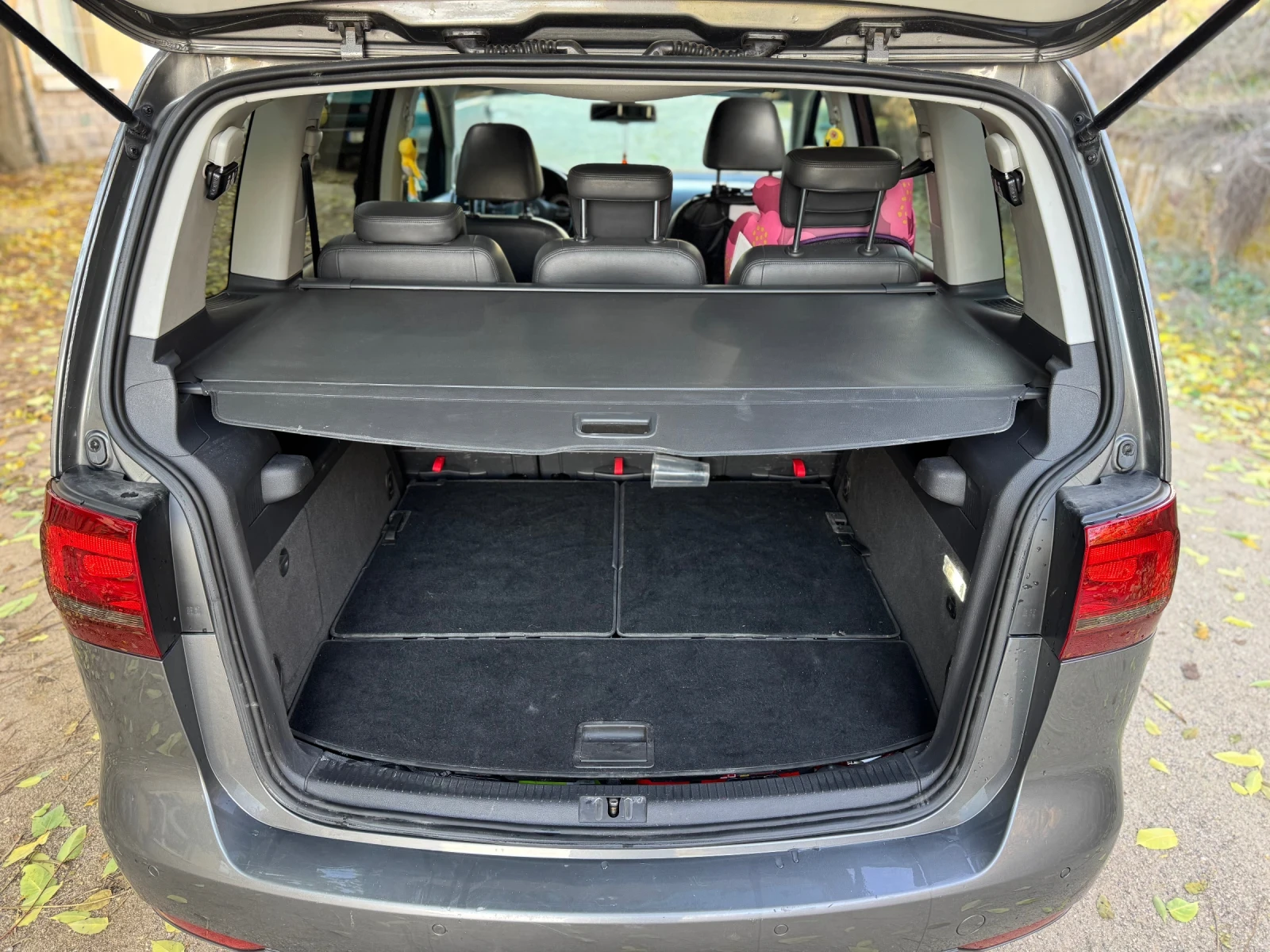 VW Touran, снимка 7 - Автомобили и джипове - 56645699