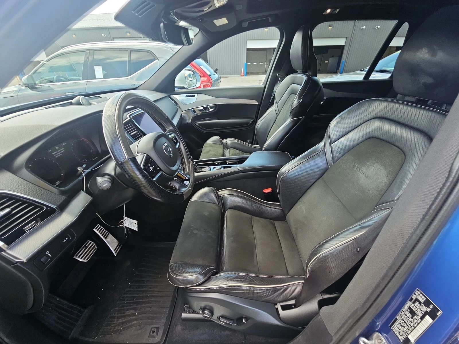 Volvo Xc90 Т6 R-DESIGN* BOWERS&WILKINS* DISTRONIC* HeadUP*  - изображение 4