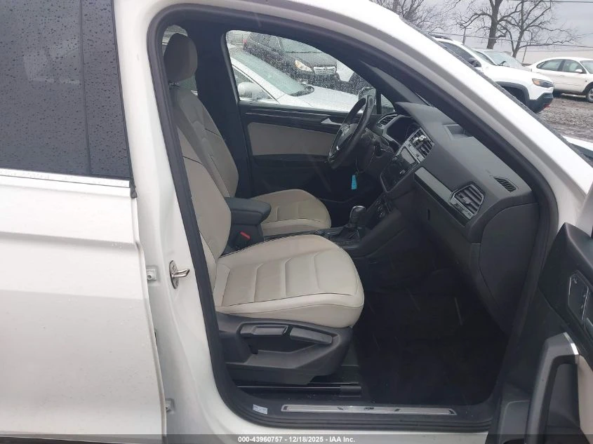 VW Tiguan 2l Volkswagen 2.0T Sel Premium R-Line | Mobile.bg � ����������� 5