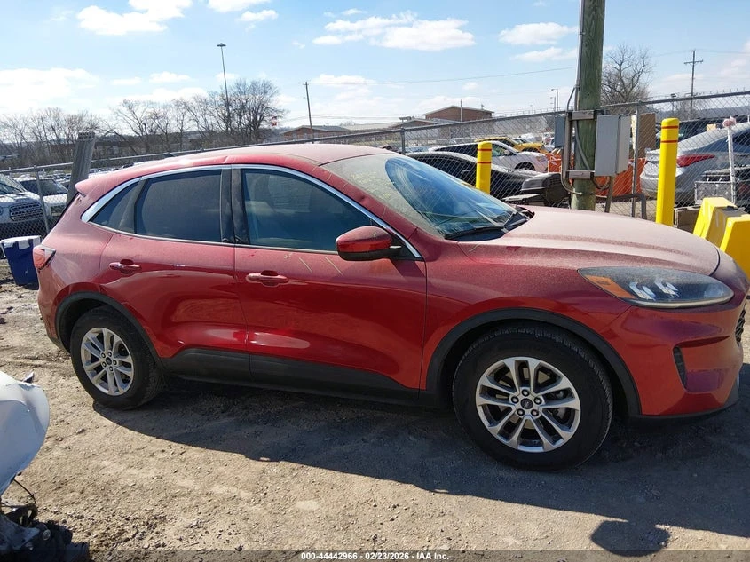 Ford Escape 1.5l Se, снимка 13 - Автомобили и джипове - 53863451