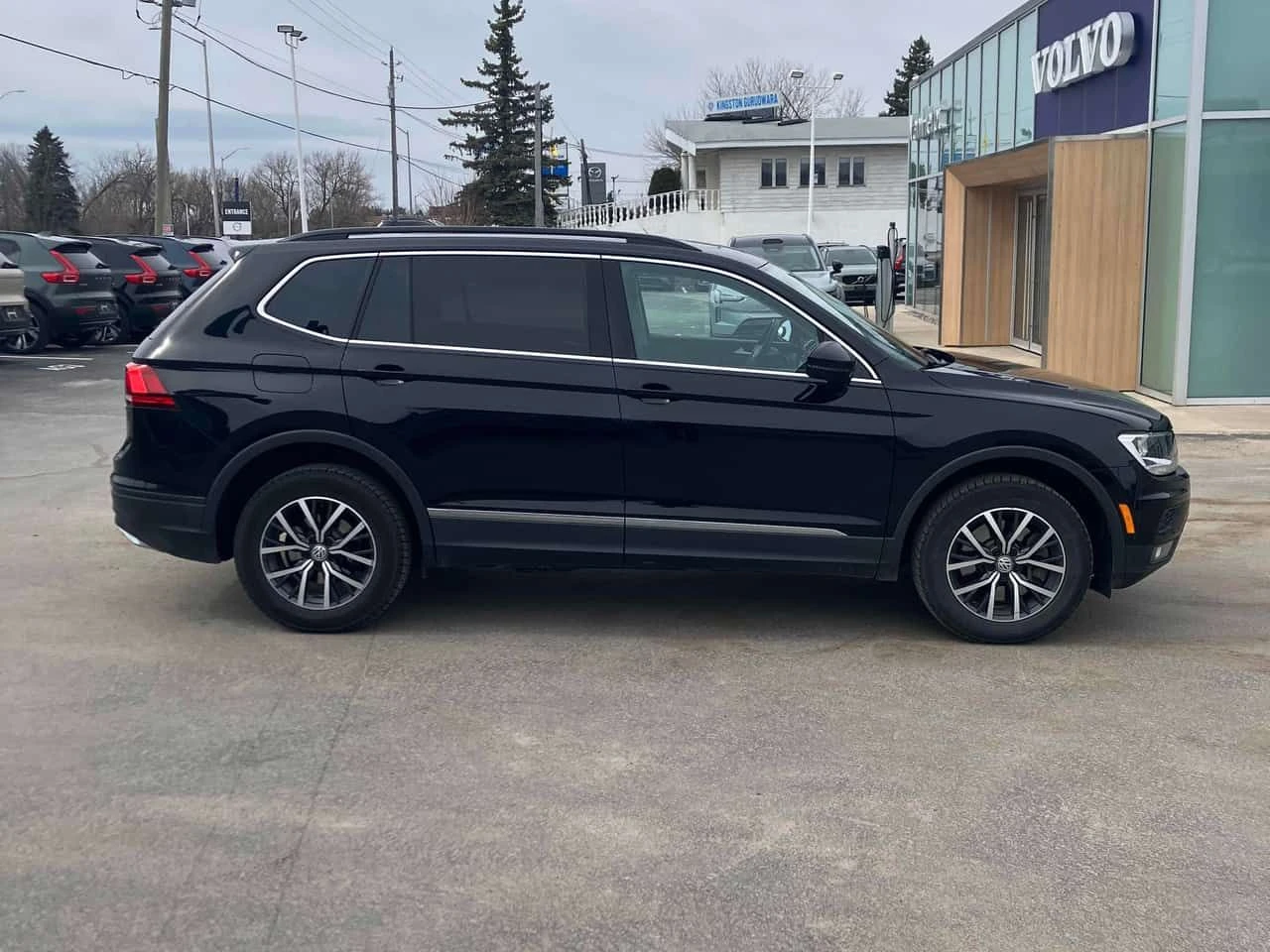 VW Tiguan 4MOTION/CARFAX/ПОДГРЕВИ/ШИБИДАХ, снимка 4 - Автомобили и джипове - 54033742