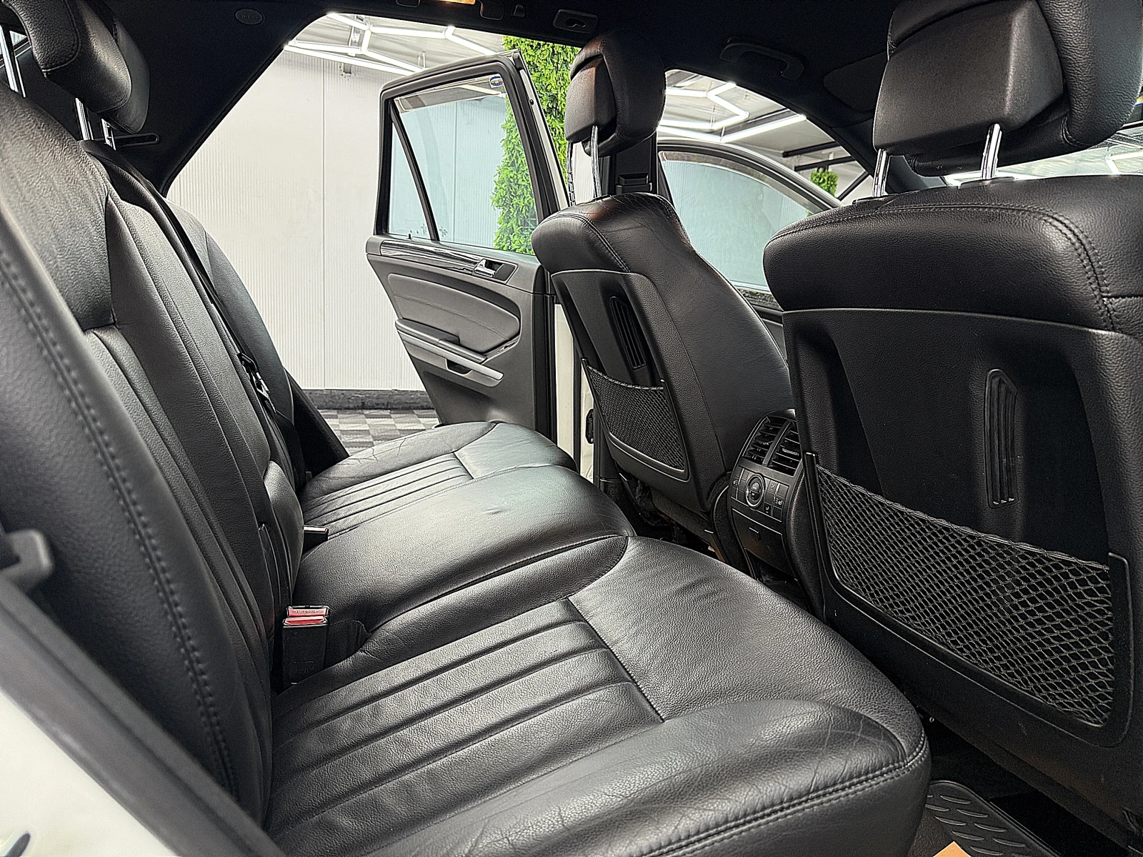 Mercedes-Benz ML 320 EDITION-1/4-Matic/ПОДГРЕВ ОБДУХВАНЕ КАМЕРА ЛИЗИНГ, снимка 10 - Автомобили и джипове - 54053651