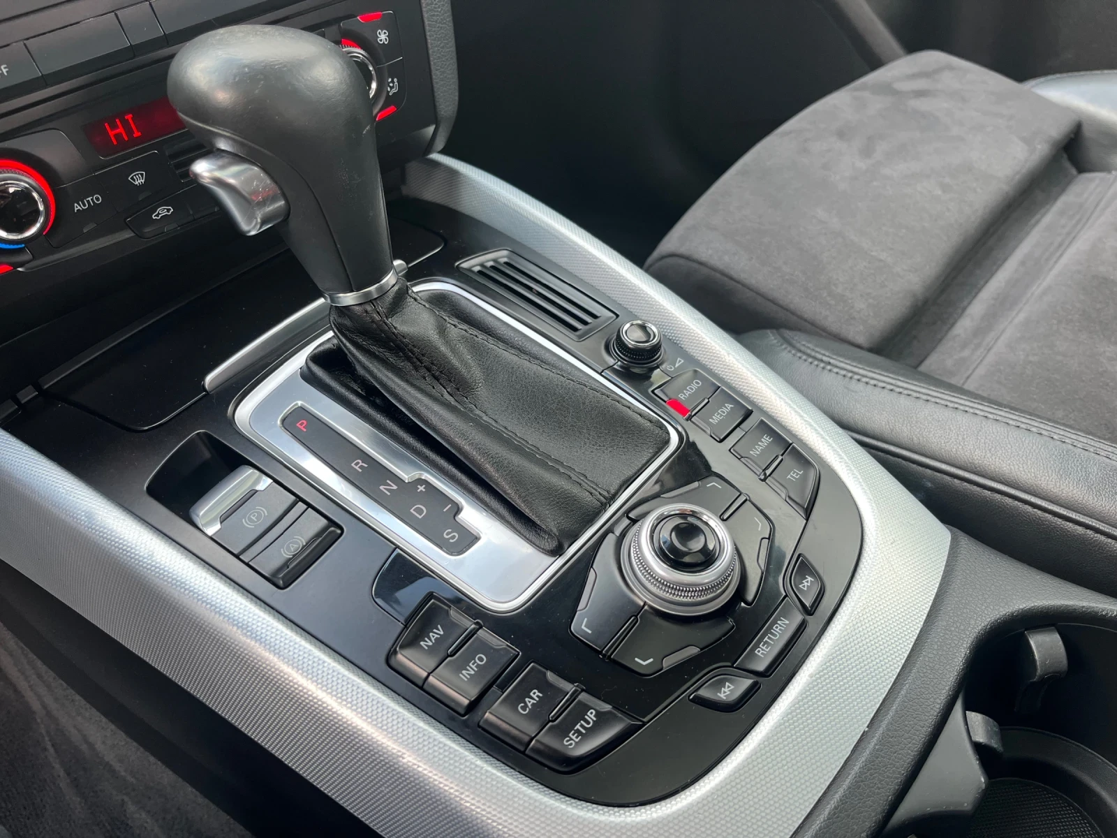 Audi Q5 2.0TDI Automat/Quattro, снимка 13 - Автомобили и джипове - 54136469