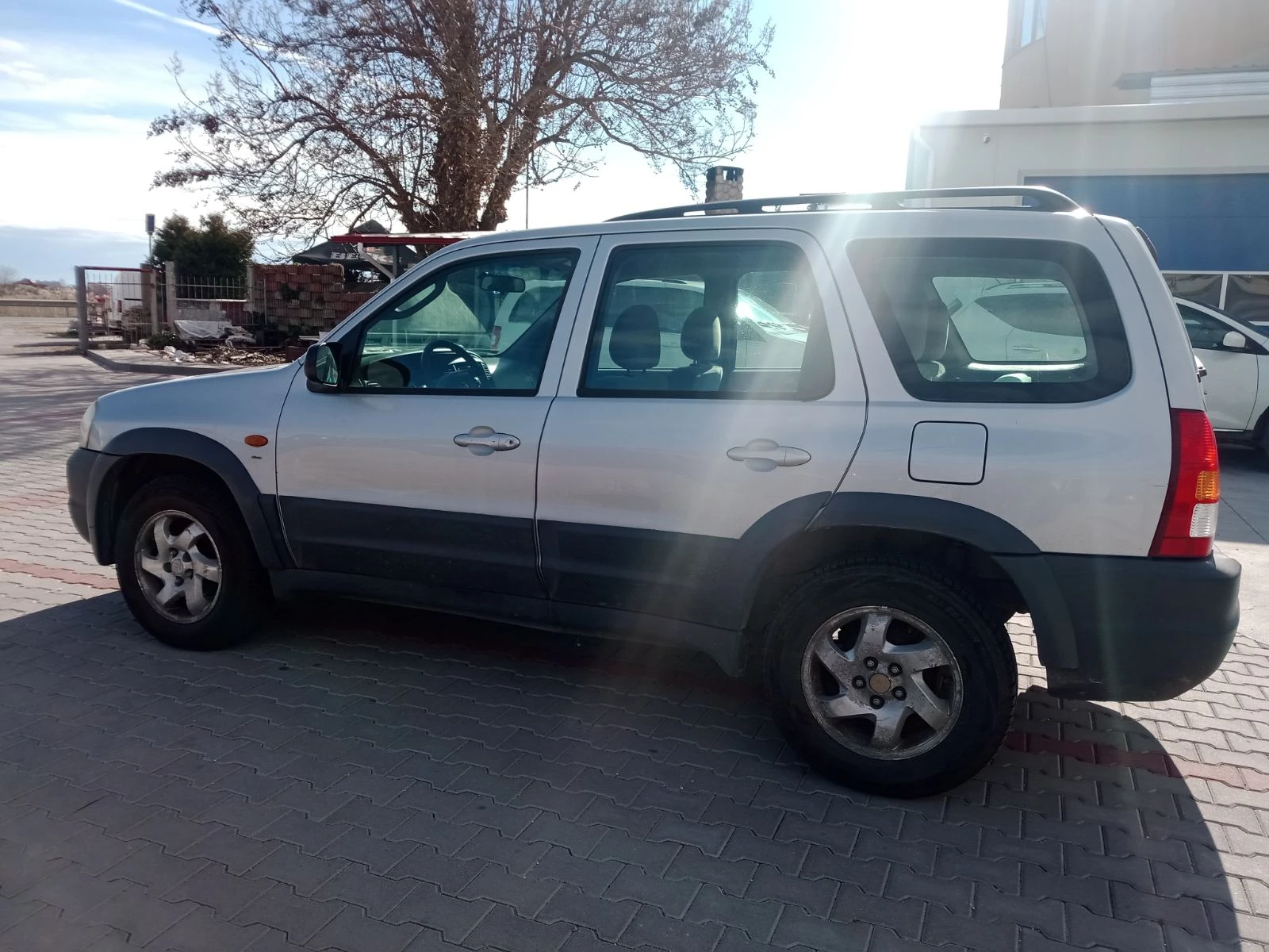 Mazda Tribute, снимка 3 - Автомобили и джипове - 54368642