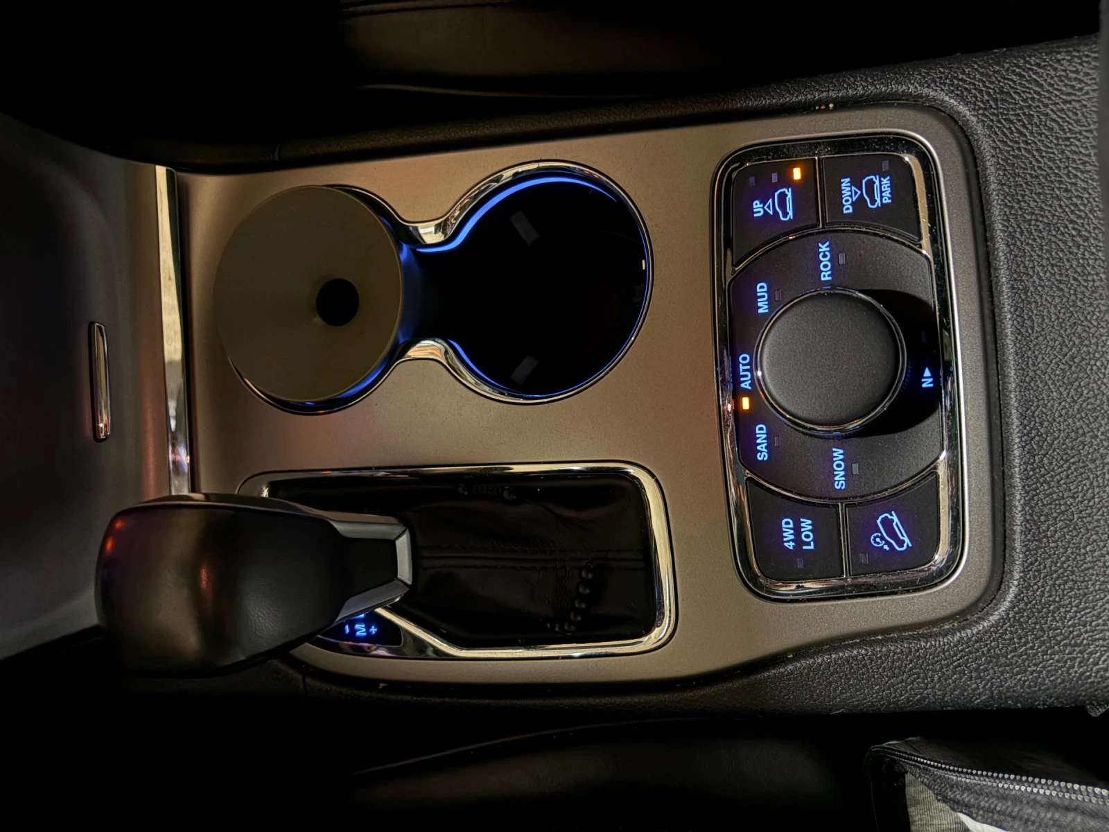 Jeep Grand cherokee, снимка 11 - Автомобили и джипове - 54622537