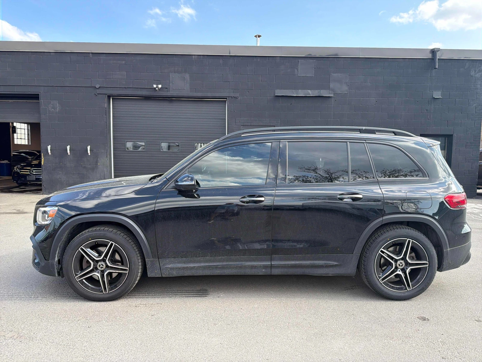 Mercedes-Benz GLB 250 CARFAX * АВТО КРЕДИТ * ПРОГНОЗНА ЦЕНА ДО БГ * , снимка 3 - Автомобили и джипове - 54630958