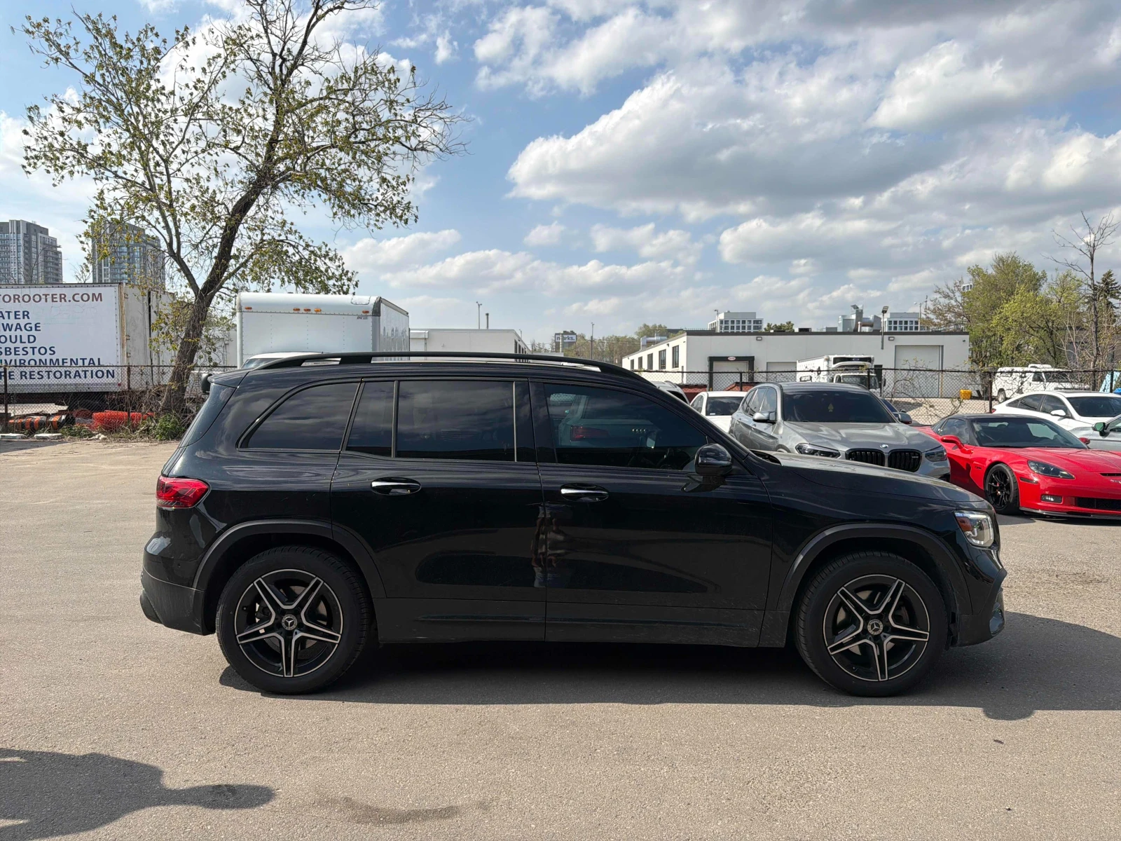 Mercedes-Benz GLB 250 CARFAX * АВТО КРЕДИТ * ПРОГНОЗНА ЦЕНА ДО БГ * , снимка 4 - Автомобили и джипове - 54630958