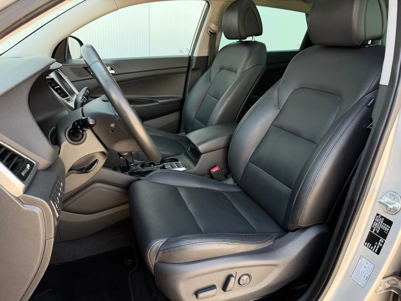 Hyundai Tucson 2.0 CRDi 185кс 4х4 Premium/ Всички екстри/ История, снимка 11 - Автомобили и джипове - 54654790