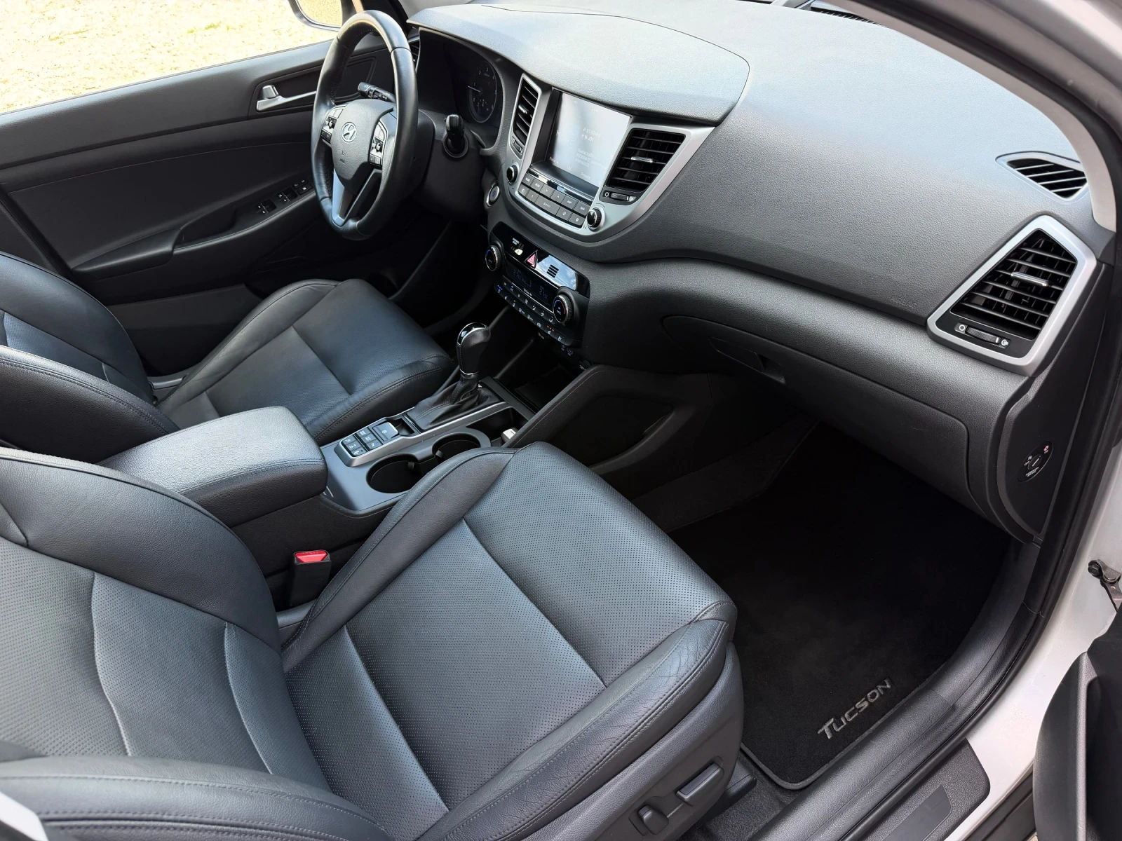 Hyundai Tucson 2.0 CRDi 185кс 4х4 Premium/ Всички екстри/ История, снимка 12 - Автомобили и джипове - 54654790