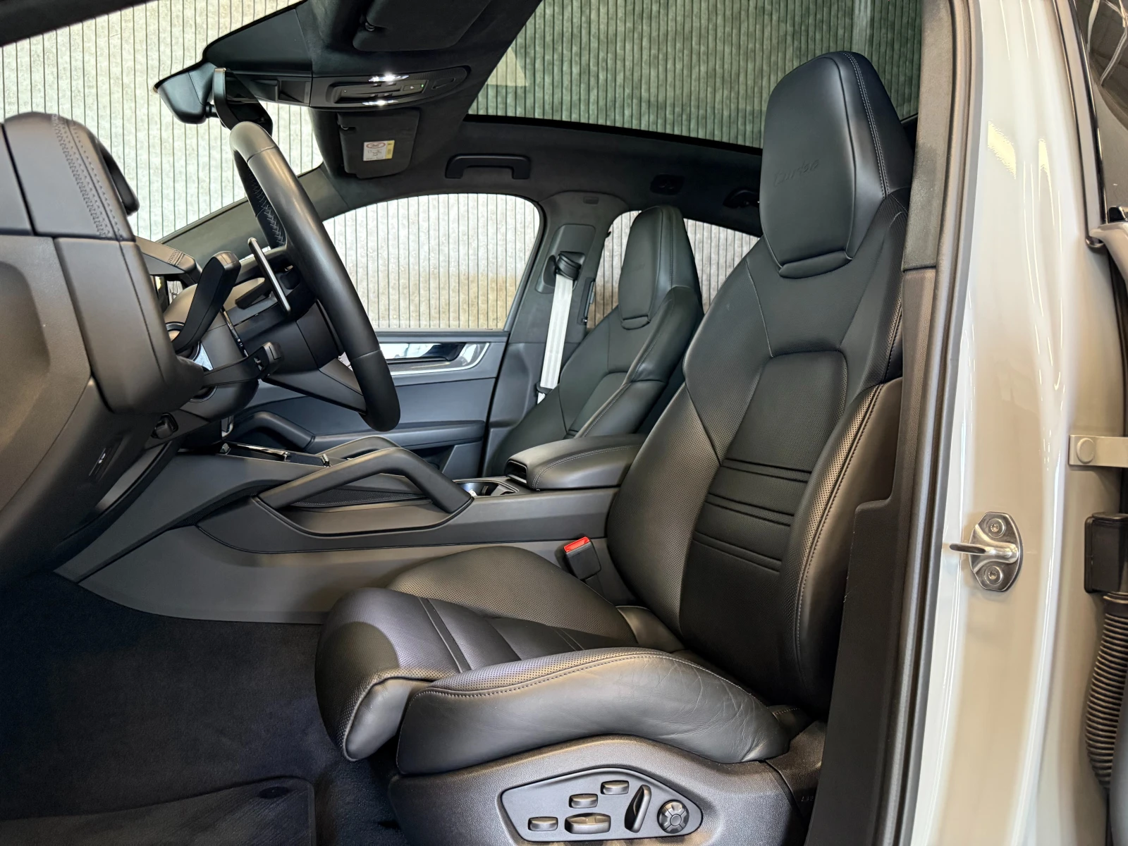 Porsche Cayenne TURBO E- HYBRID COUPE PANO 360 CAMERA CARBON , снимка 8 - Автомобили и джипове - 55817776